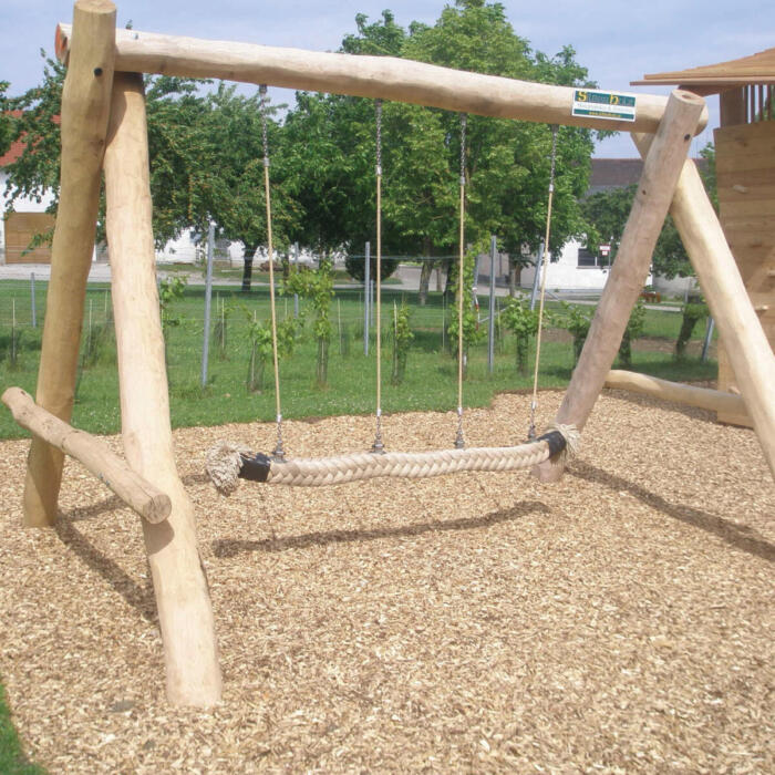 Individuelle Schaukelanlage aus Holz für öffentliche Spielplätze in Lünen